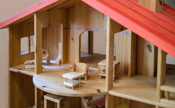 Doll House Assembly in Reading